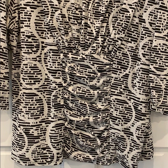 Plus size top with ruching - Picture 5 of 5